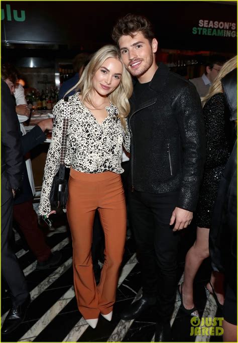 is gregg sulkin in a relationship|Gregg Sulkin Dating History: Michelle Randolph, Bella。